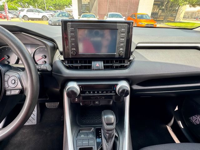 Used 2019 Toyota RAV4 LE w/ Carpet Mat Package image 15