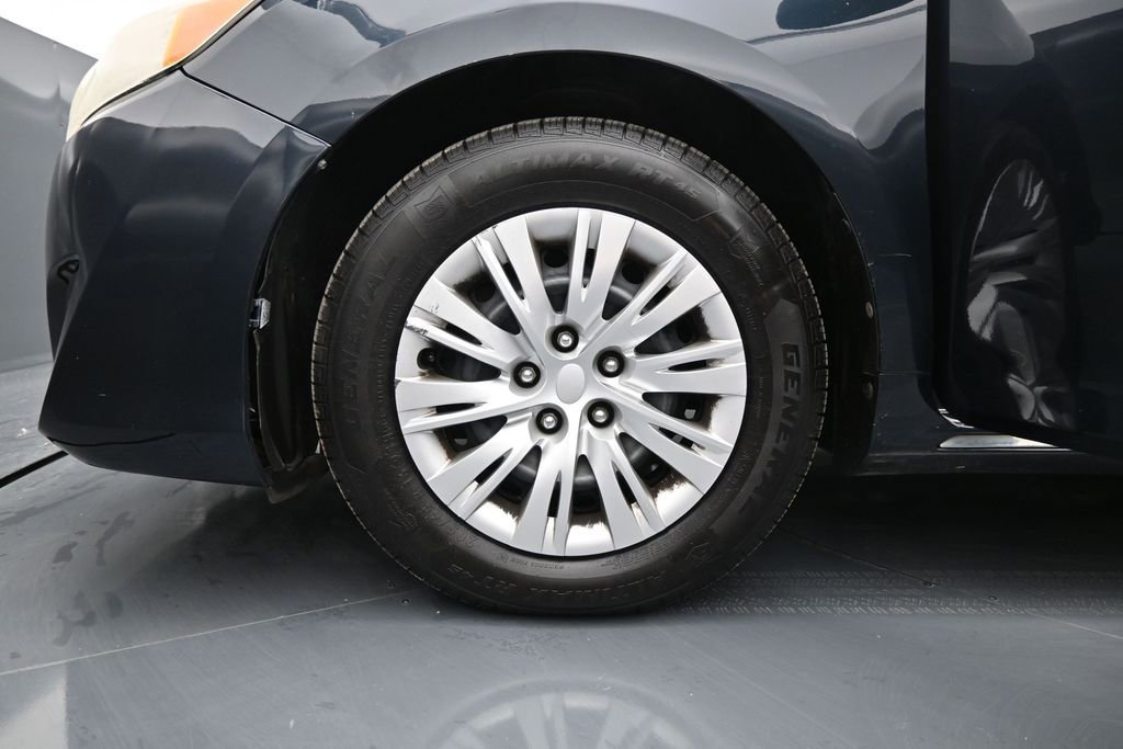 Used 2014 Toyota Camry LE FWD image 24
