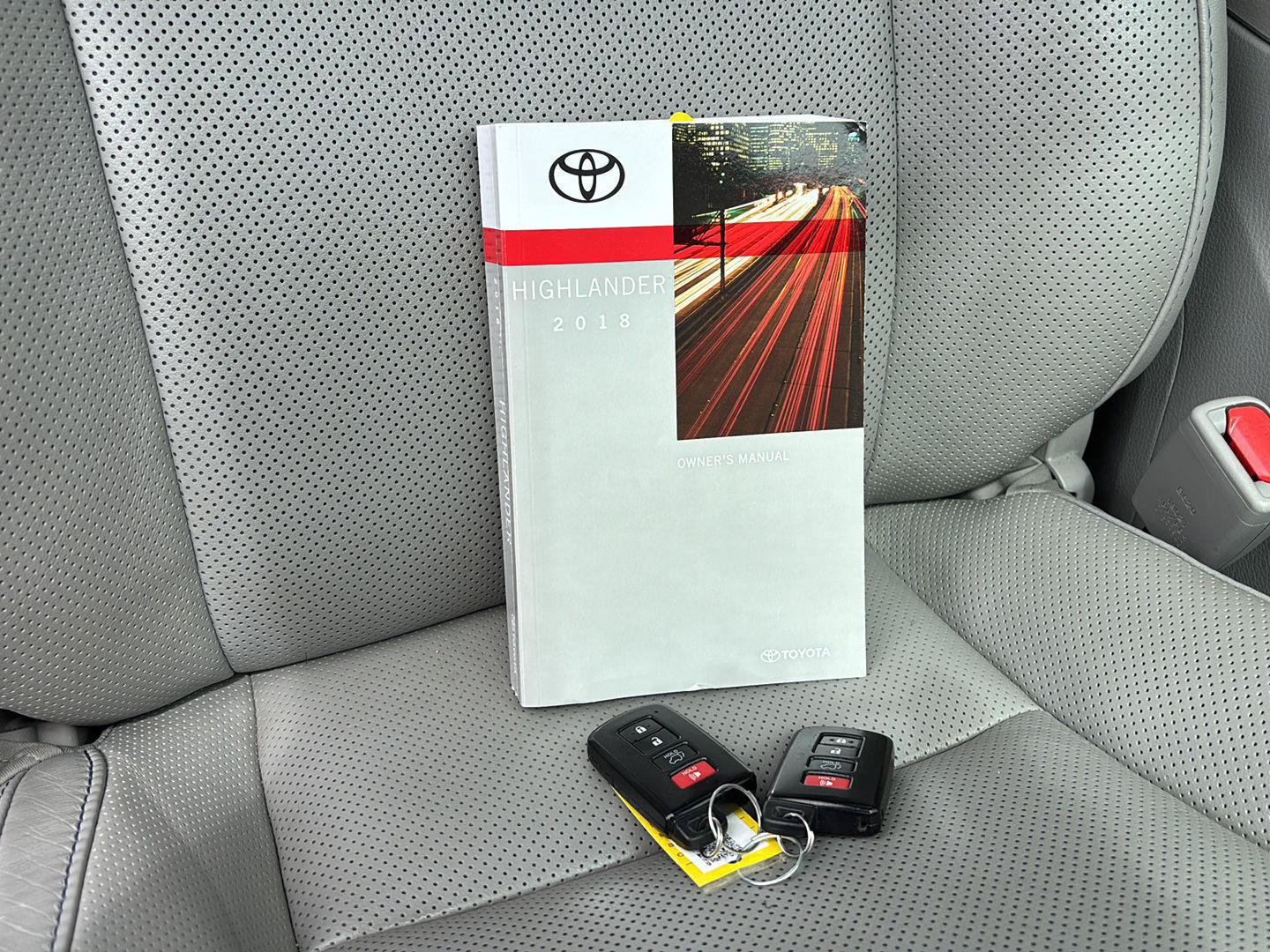 Used 2018 Toyota Highlander Limited AWD/4WD image 14