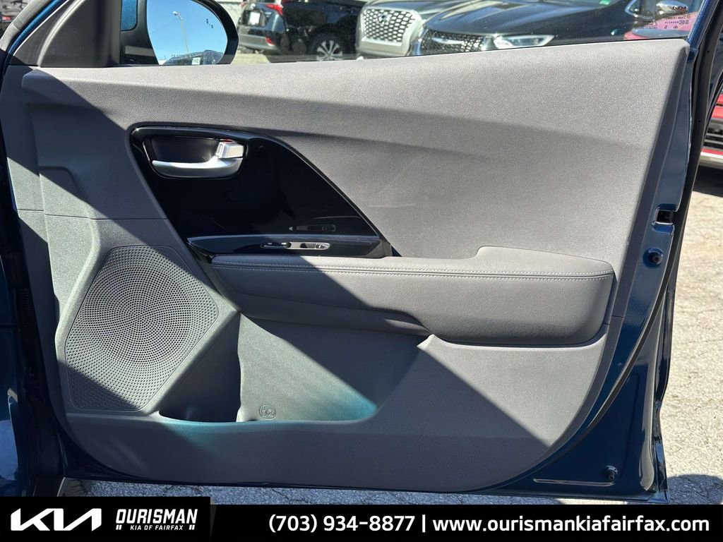 Used 2022 Kia Niro LXS image 18