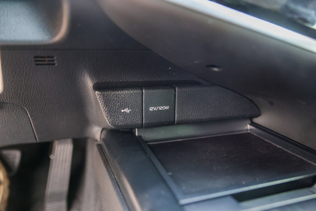 Used 2020 Toyota Camry SE FWD image 22