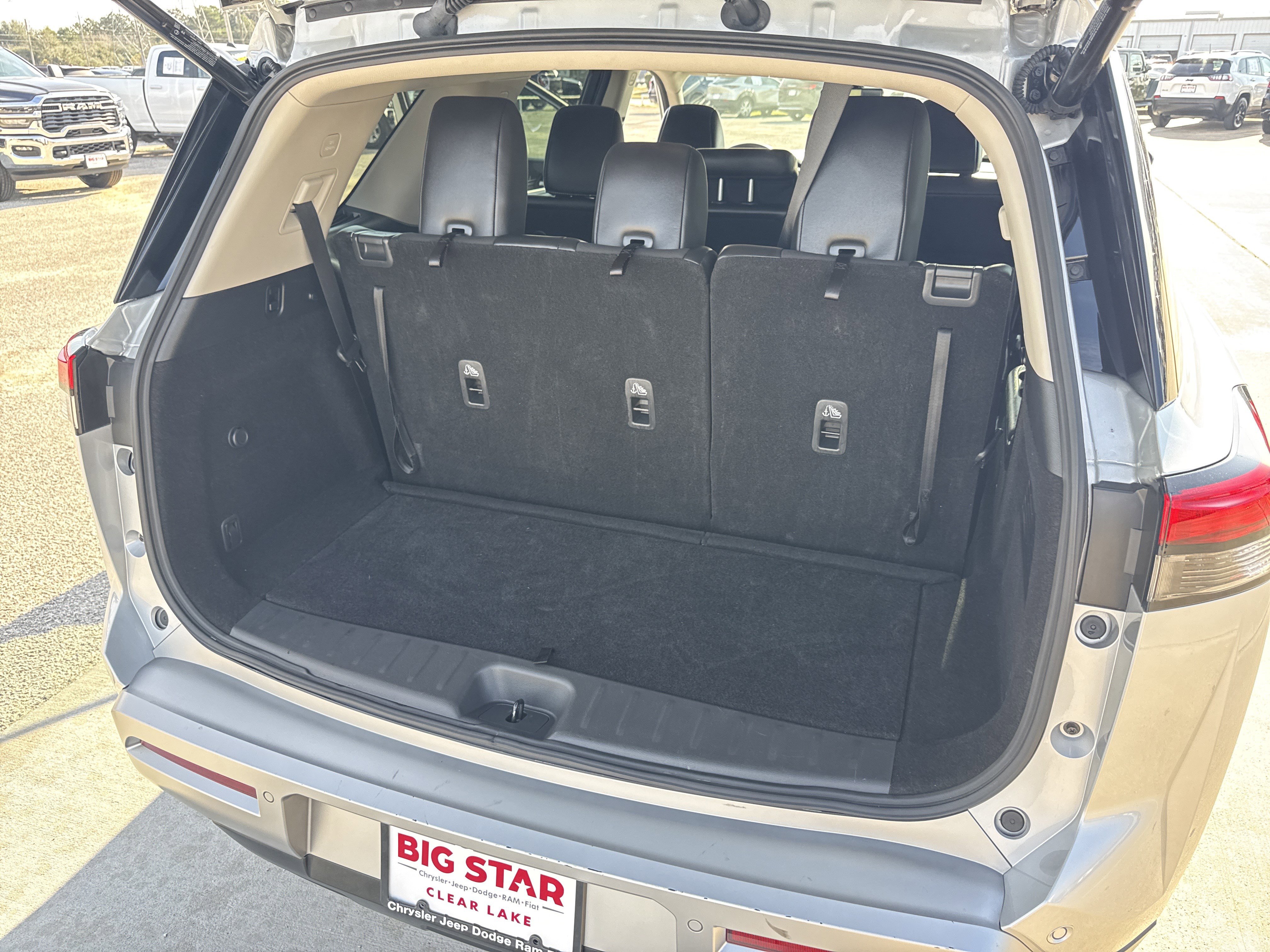 Used 2025 Nissan Pathfinder SL image 30