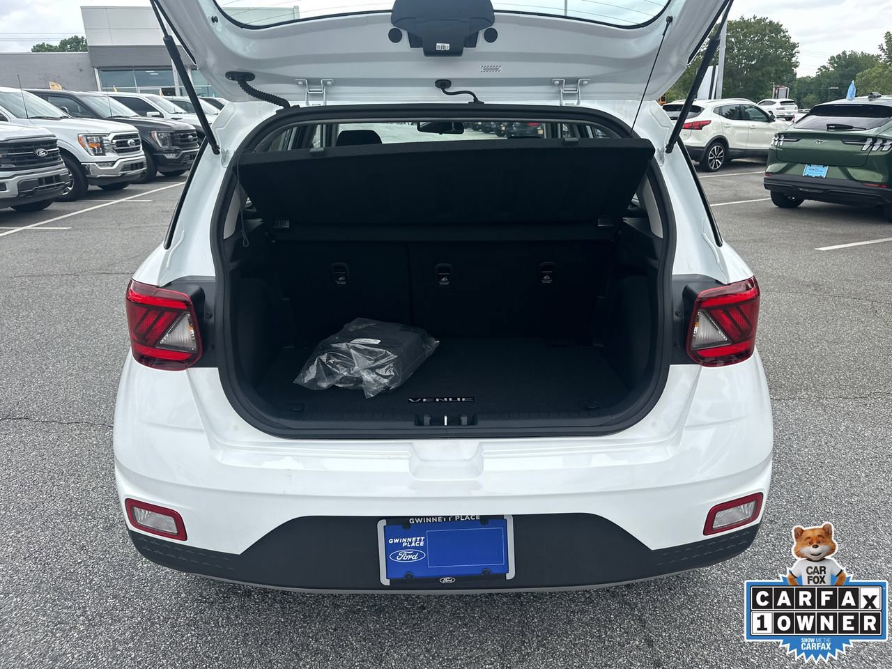 Used 2024 Hyundai Venue SEL FWD image 18