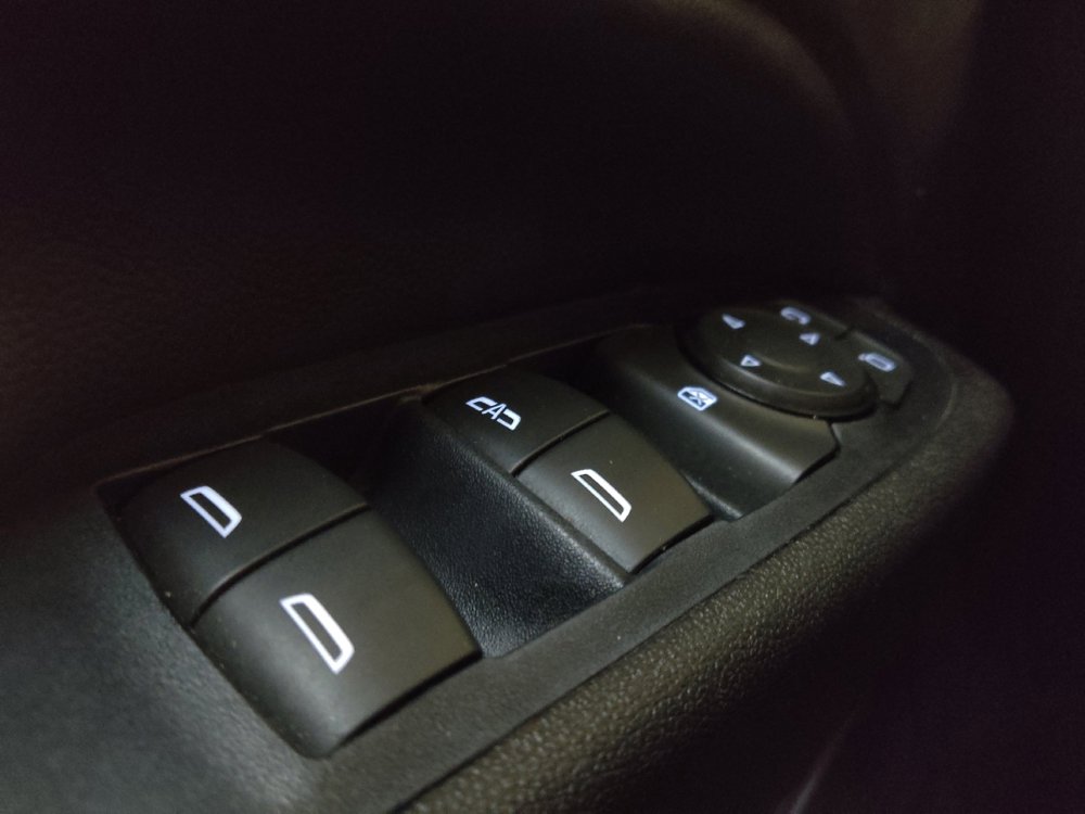 Used 2018 Chevrolet Equinox LT FWD image 27