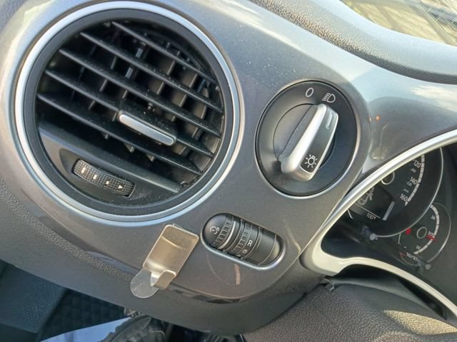 Used 2013 Volkswagen Beetle TDI FWD image 10