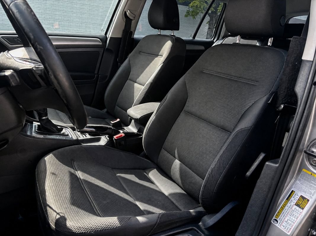 Used 2016 Volkswagen Golf S FWD image 9
