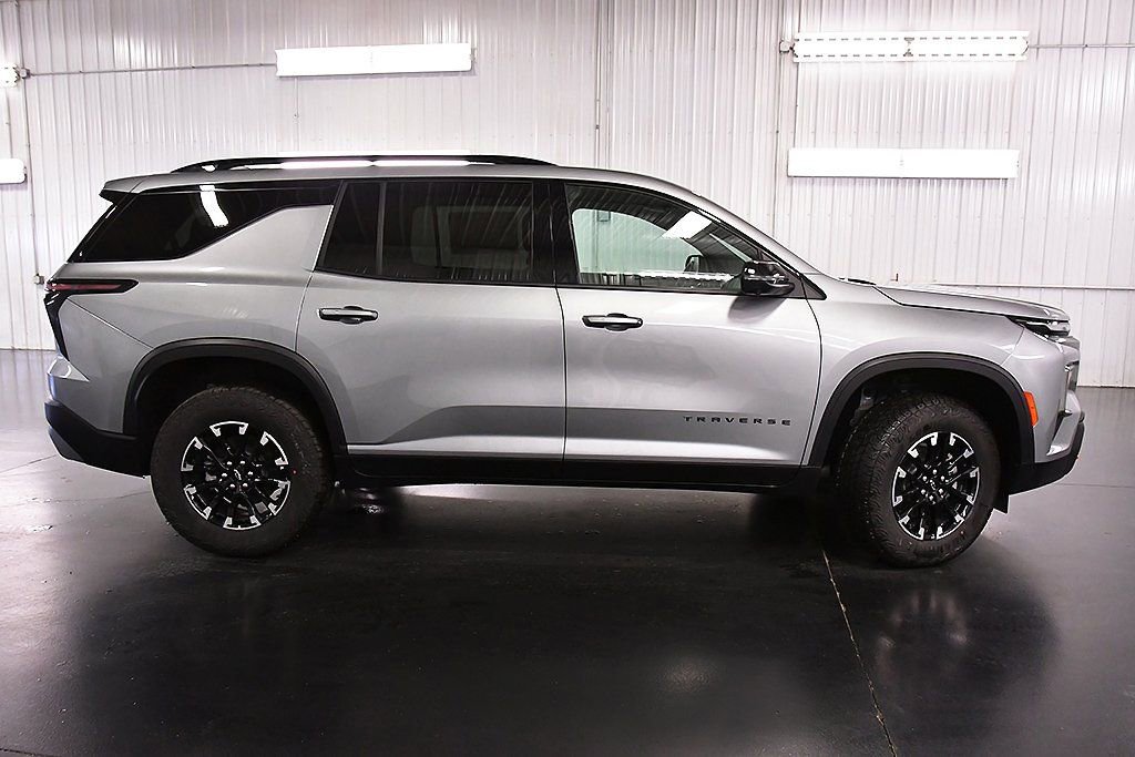 Used 2025 Chevrolet Traverse Z71 w/ Driver Confidence Package image 8