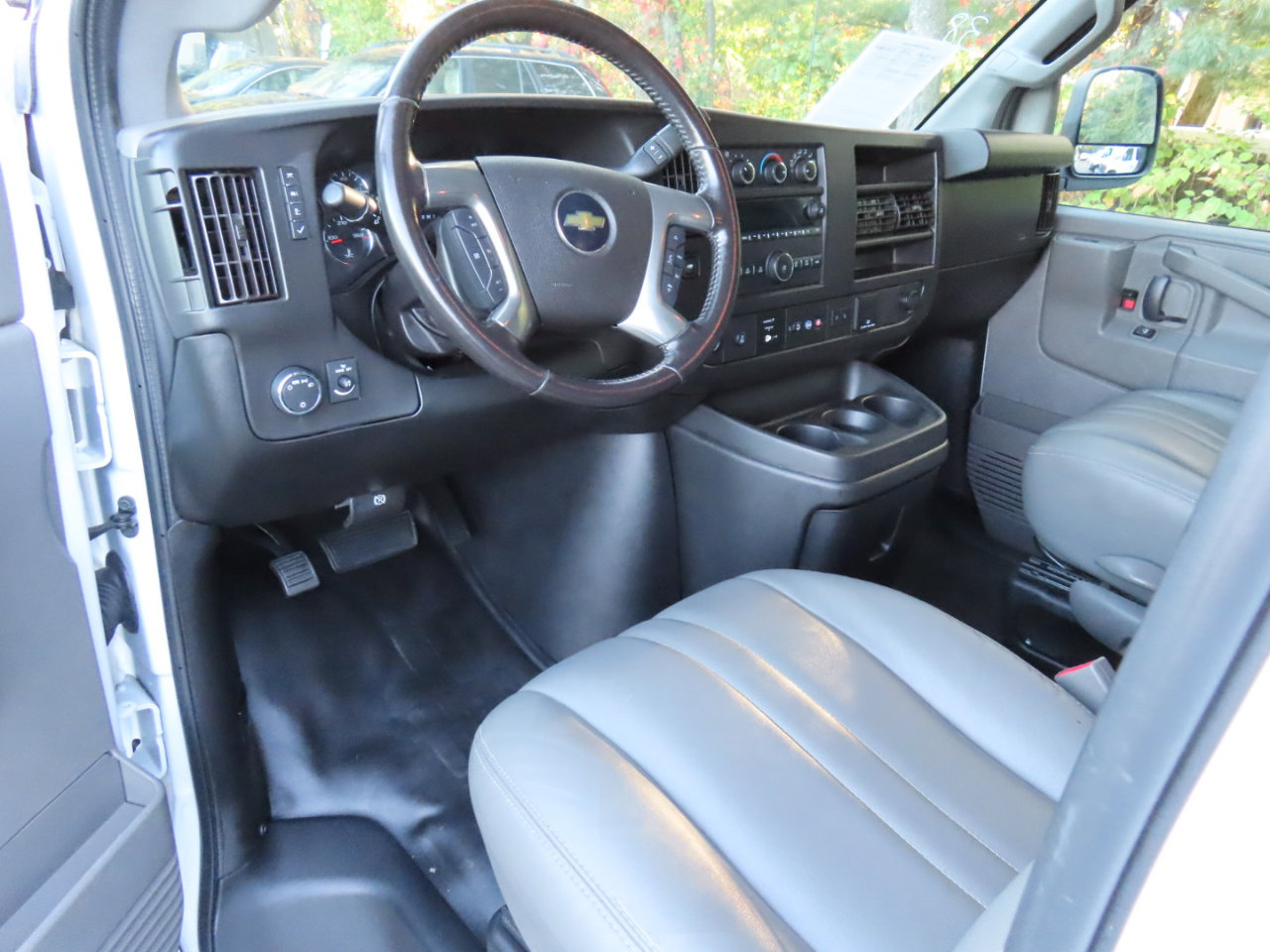 Used 2019 Chevrolet Express 3500 w/ Driver Convenience Package image 5
