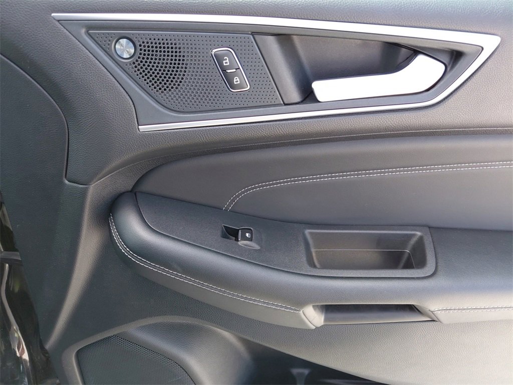 Used 2024 Ford Edge Titanium image 24