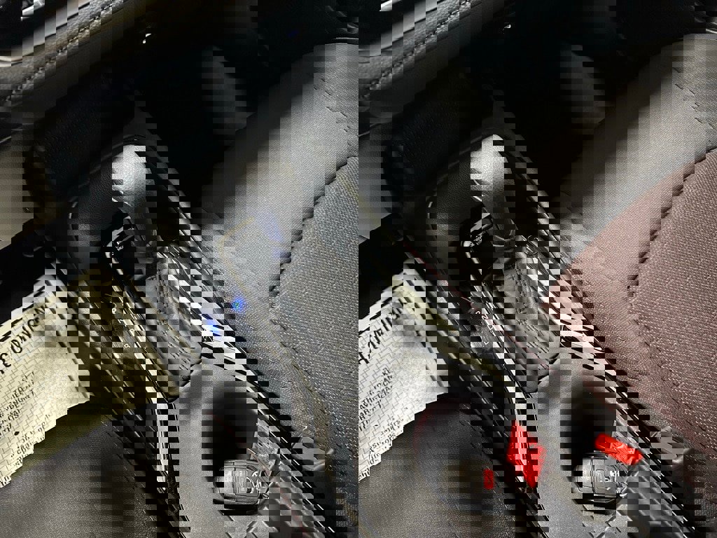 Used 2025 Toyota Corolla SE image 40