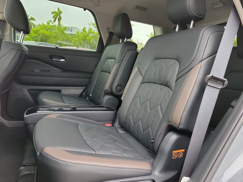 New 2026 Nissan Pathfinder Platinum image 12