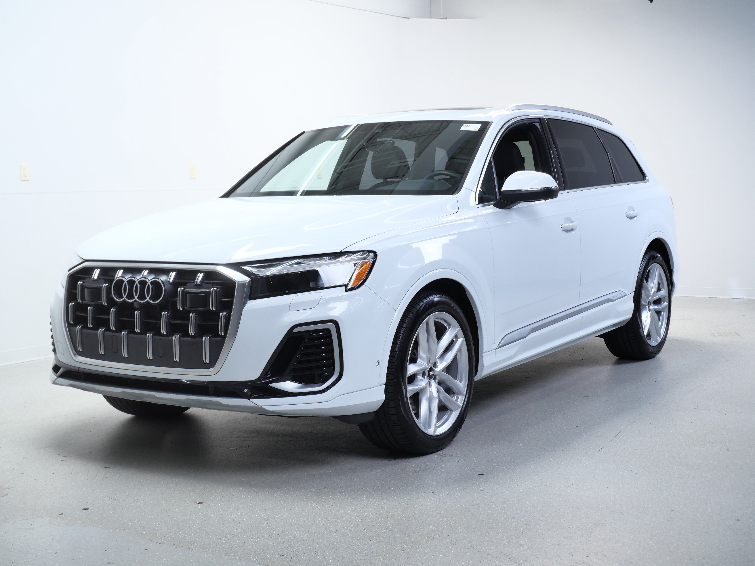 Used 2025 Audi Q7 3.0T Premium Plus w/ Premium Plus Package AWD/4WD image 9