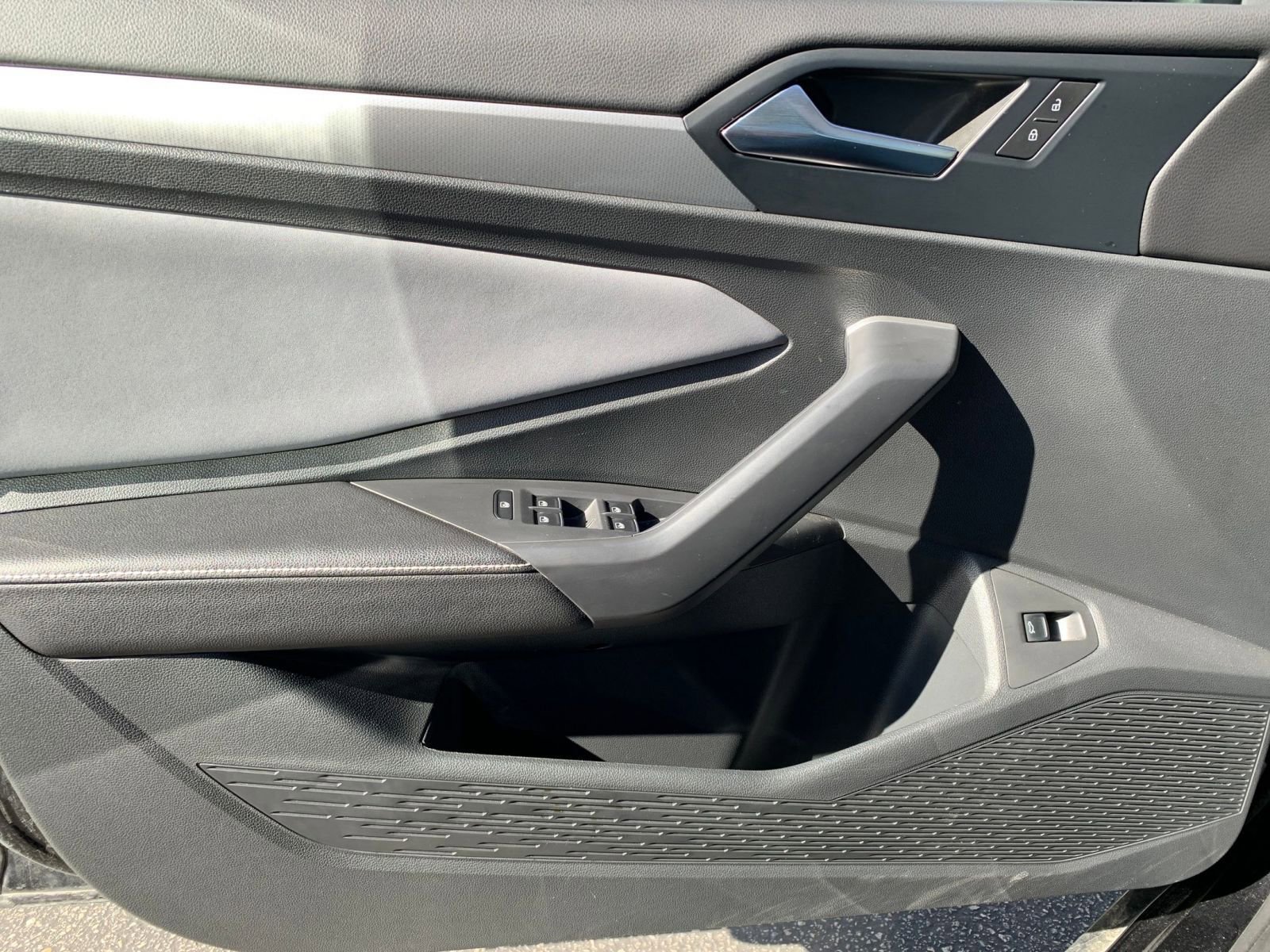 Used 2025 Volkswagen Jetta SE image 20