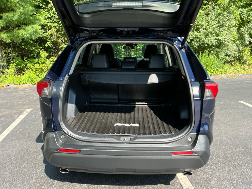 Used 2019 Toyota RAV4 XLE Premium w/ Cold Weather Package AWD/4WD image 23
