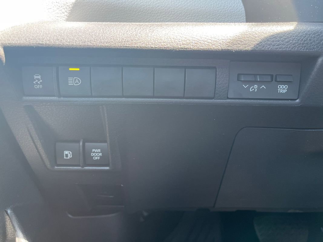 Used 2025 Toyota Sienna XLE AWD/4WD image 17
