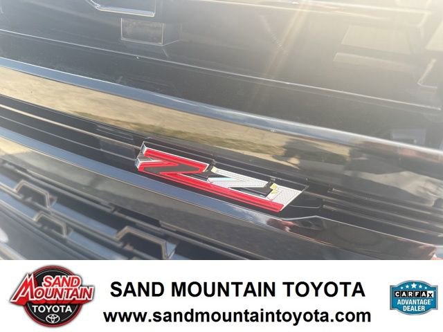 Used 2023 Chevrolet Tahoe Z71 w/ Luxury Package AWD/4WD image 9