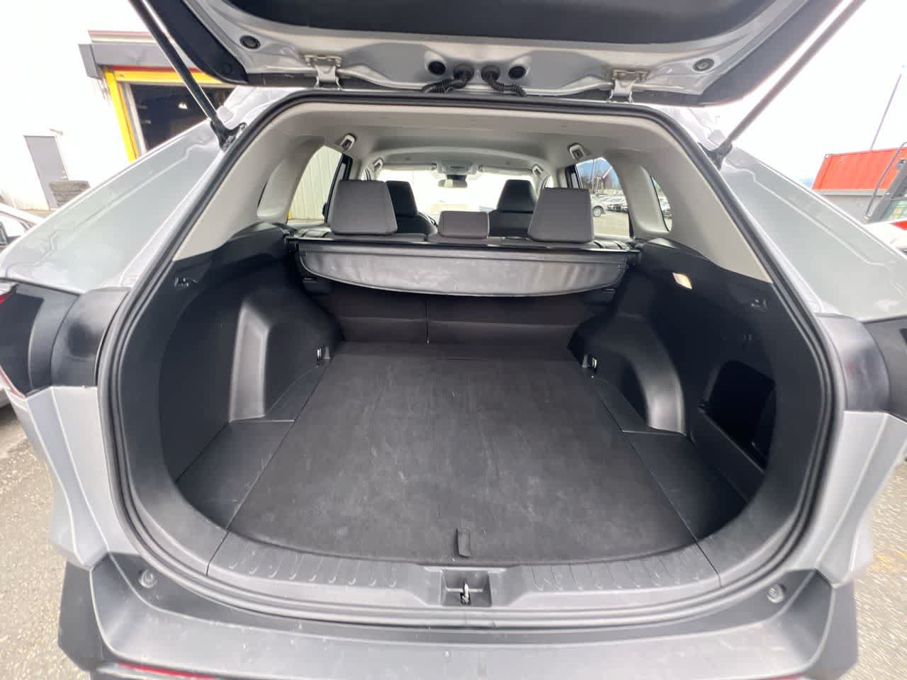 Used 2025 Toyota RAV4 XLE AWD/4WD image 24