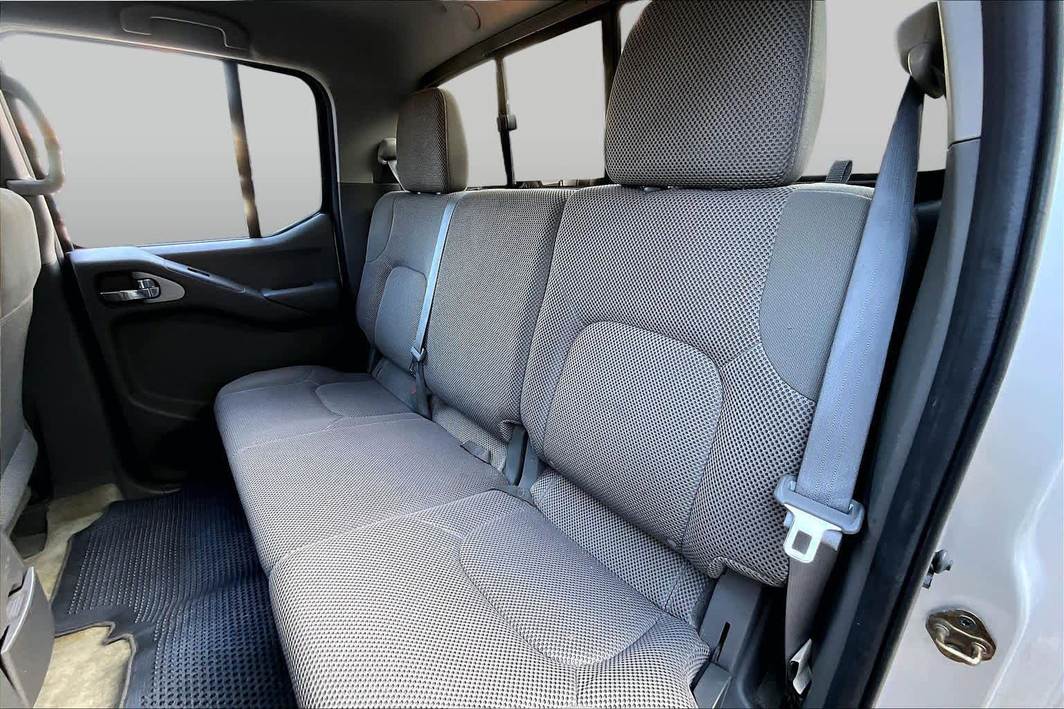 Used 2015 Nissan Frontier SV RWD image 20