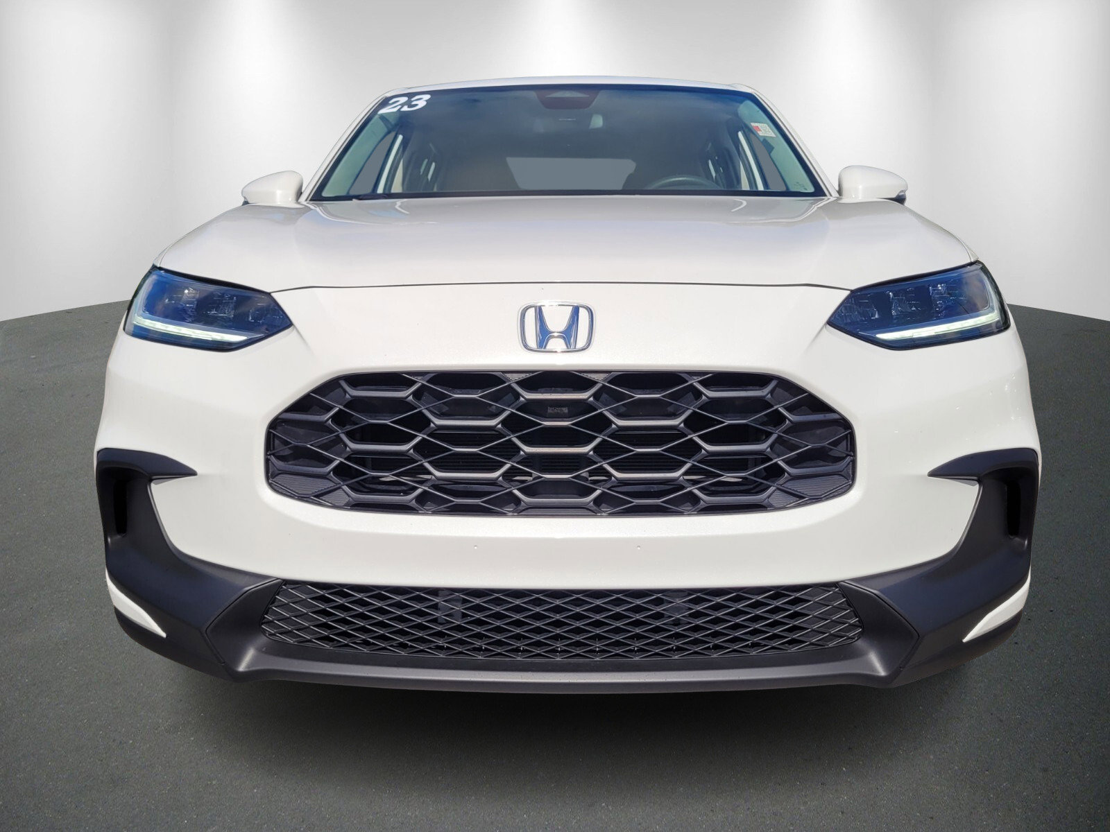 Used 2023 Honda HR-V LX image 2