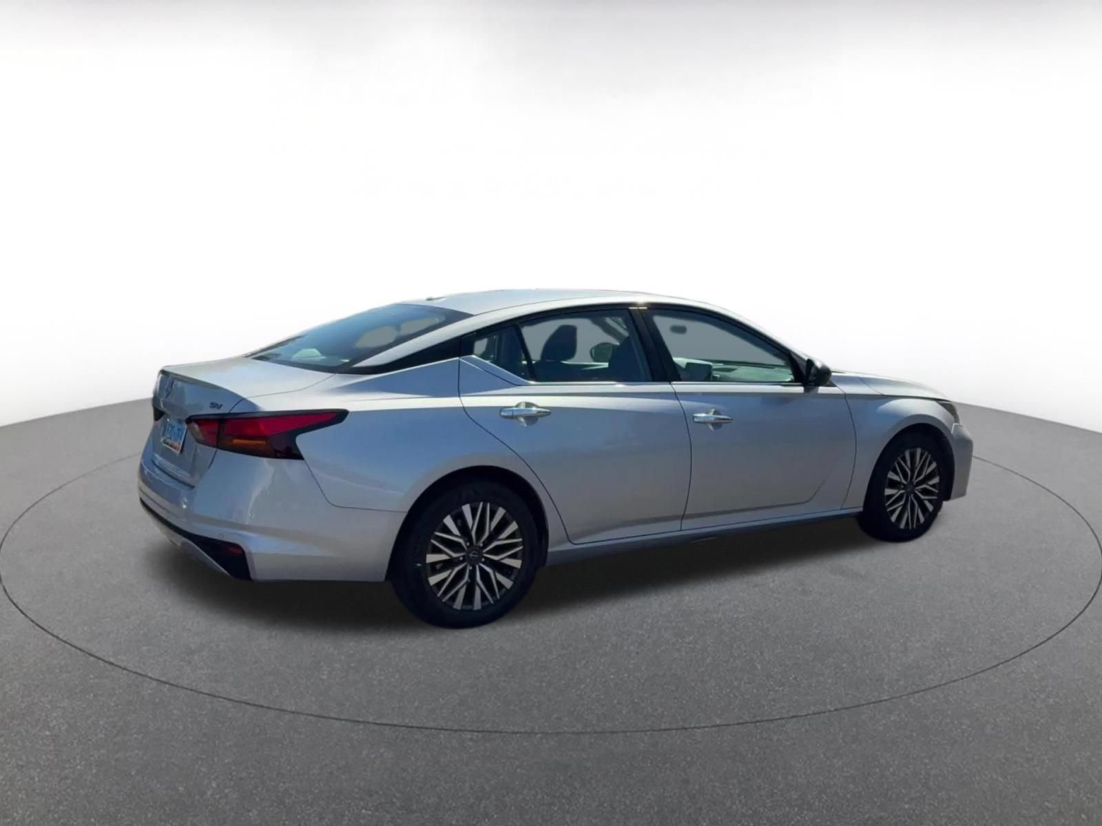 Used 2024 Nissan Altima 2.5 SV FWD image 14