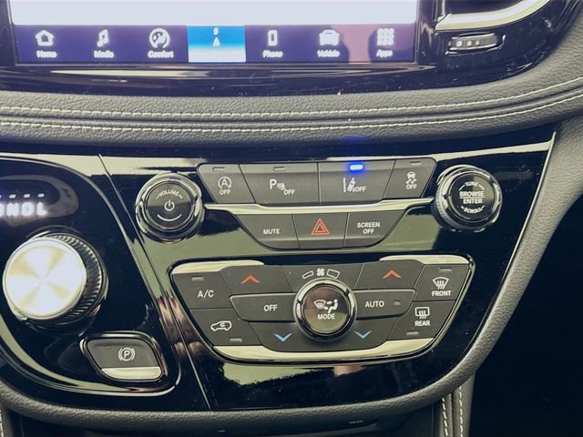 New 2026 Chrysler Pacifica Limited w/ Uconnect Theater Family Group image 16