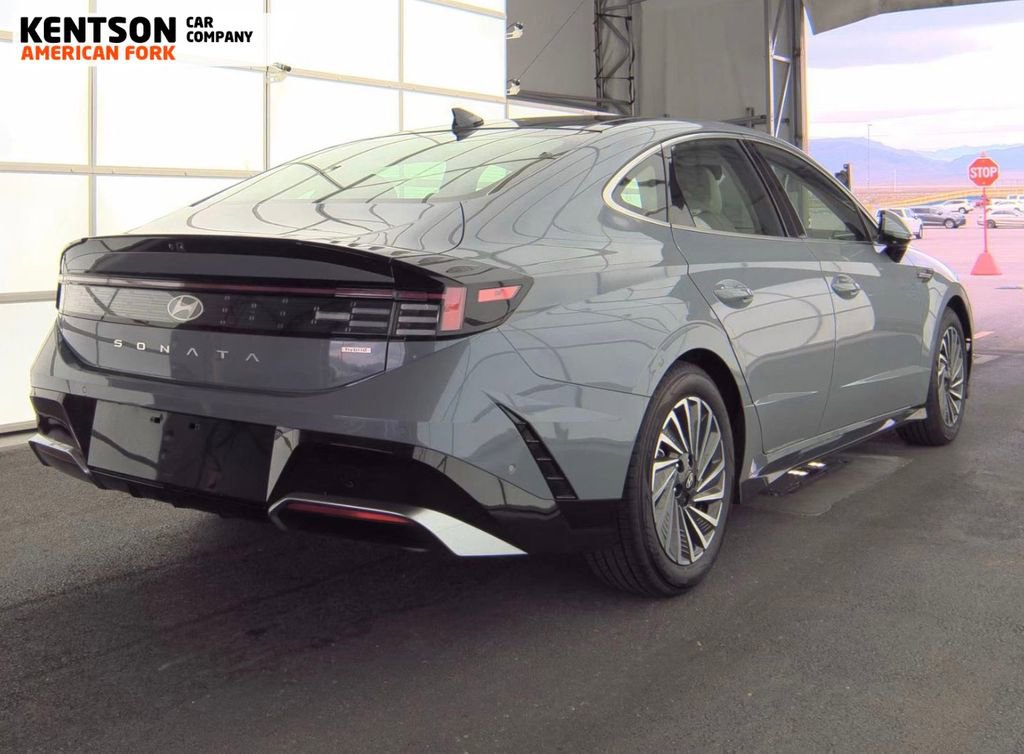 Used 2025 Hyundai Sonata Limited image 3