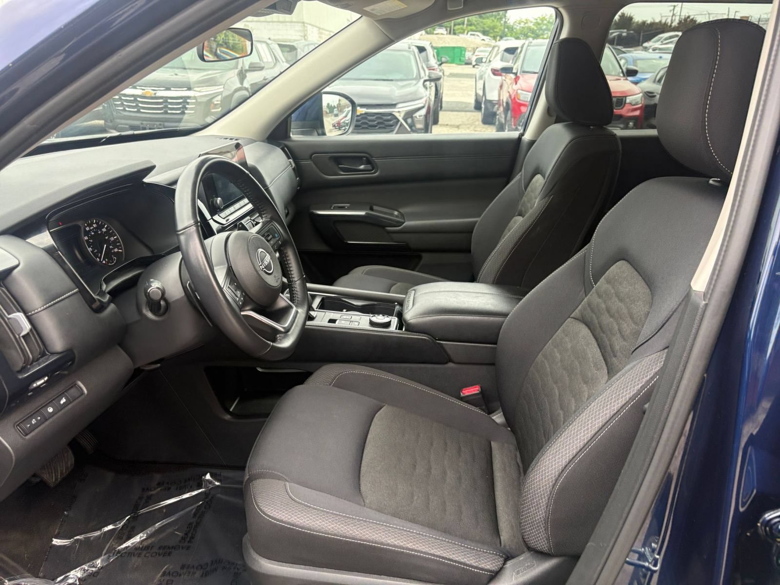 Used 2025 Nissan Pathfinder SV AWD/4WD image 19