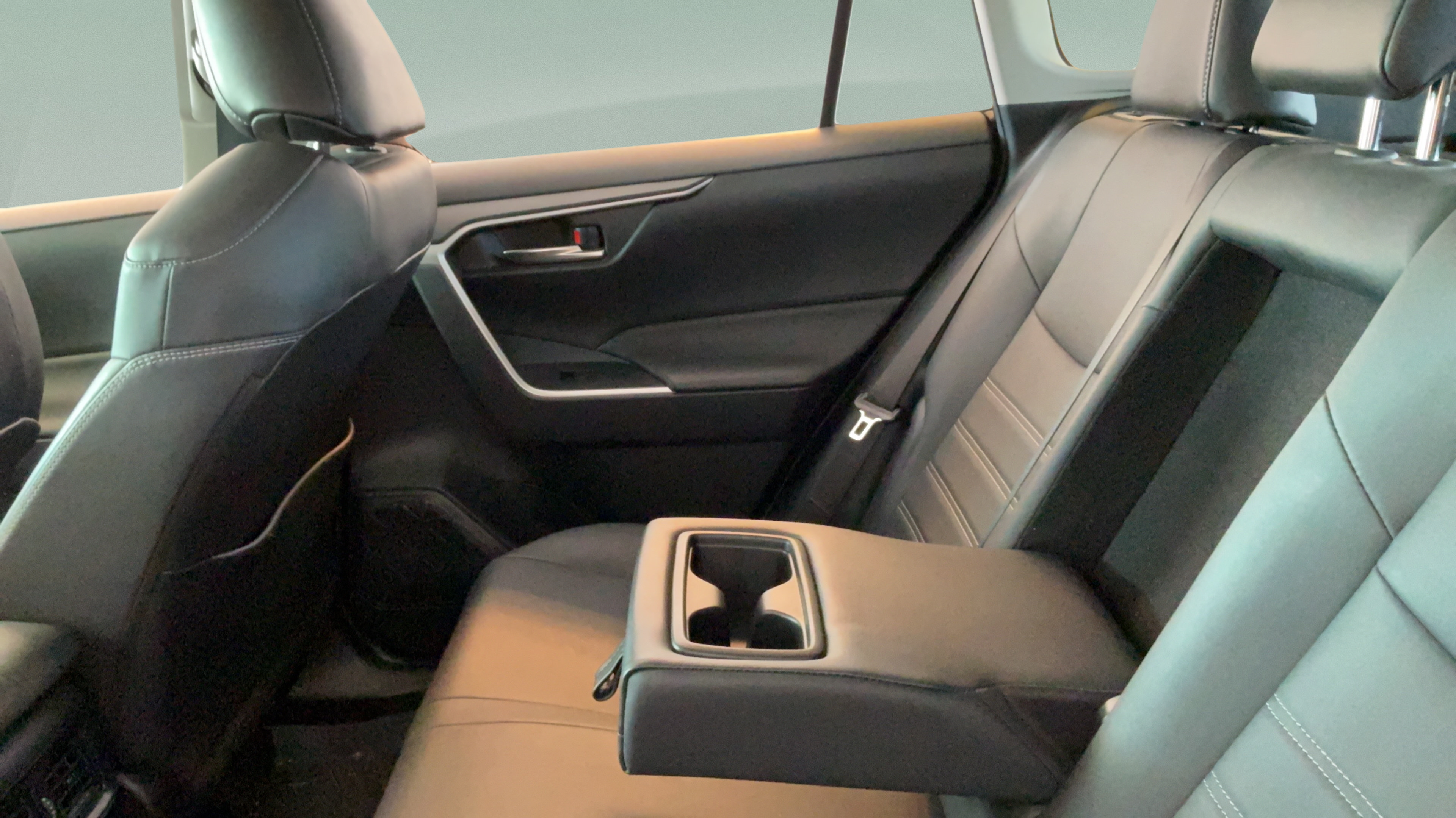 Certified 2021 Toyota RAV4 XLE Premium AWD/4WD image 32