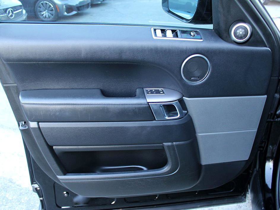 Used 2018 Land Rover Range Rover Sport HSE image 12