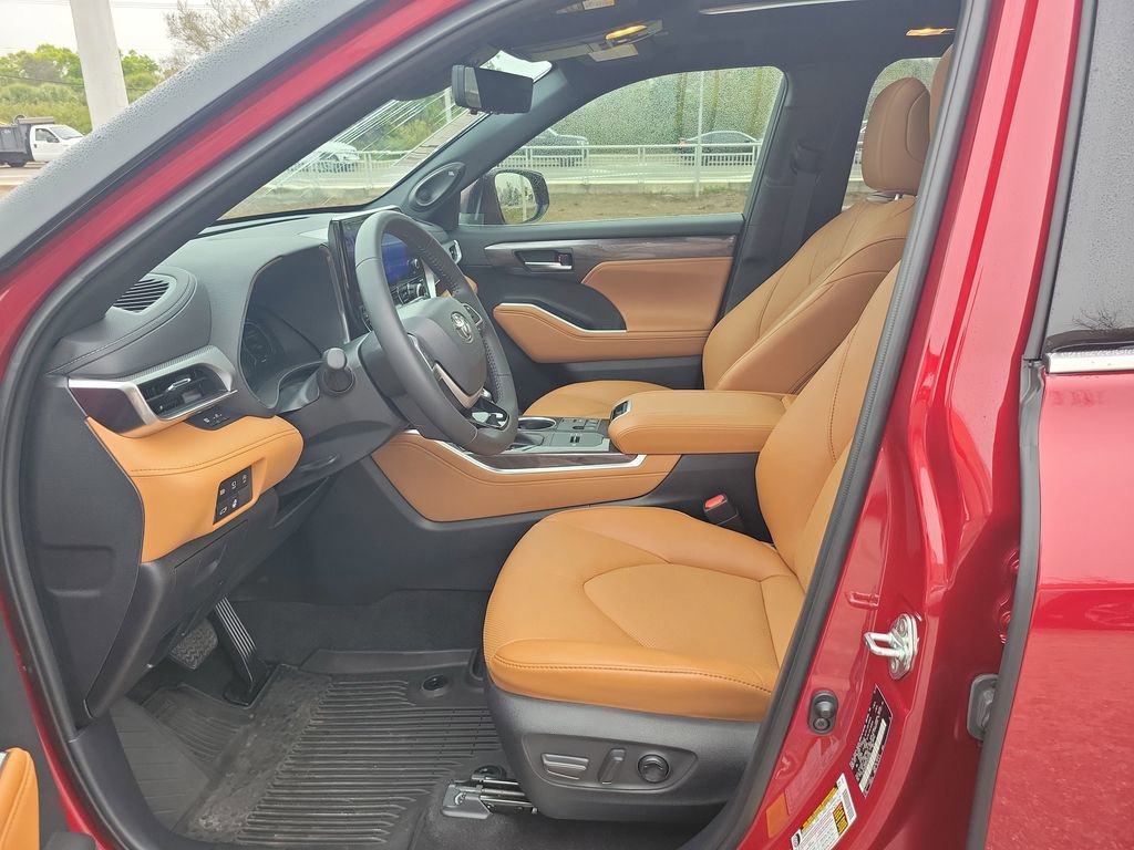 Used 2023 Toyota Highlander Platinum image 27