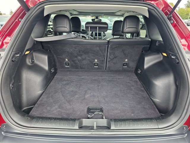 Used 2019 Jeep Cherokee Latitude Plus w/ Comfort/Convenience Group AWD/4WD image 18