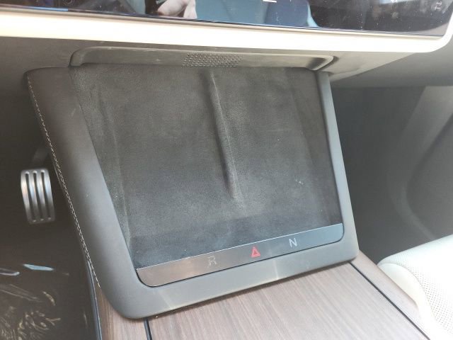 Used 2022 Tesla Model X image 36