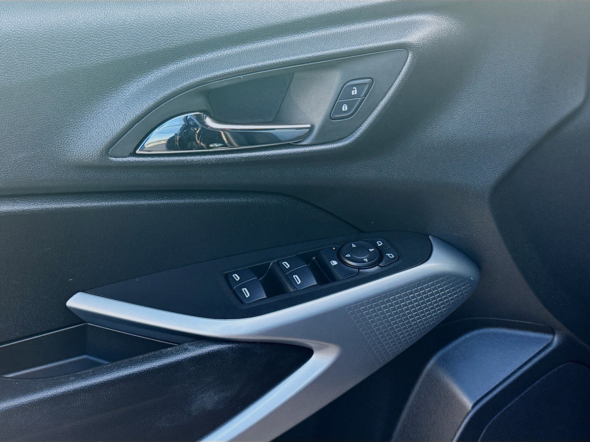 Used 2024 Chevrolet Trax RS image 14