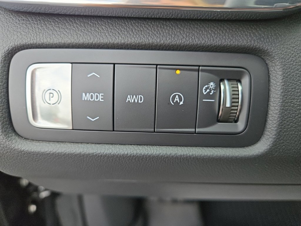Used 2024 GMC Acadia Denali w/ LPO, Floor Liner Package AWD/4WD image 23