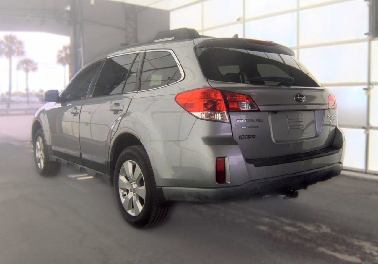 Used 2011 Subaru Outback 2.5i Limited w/ PWR Moonroof Pkg AWD/4WD image 8