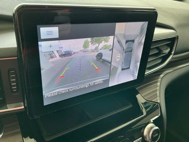 Used 2022 Ford Explorer Limited w/ Equipment Group 301A AWD/4WD image 29