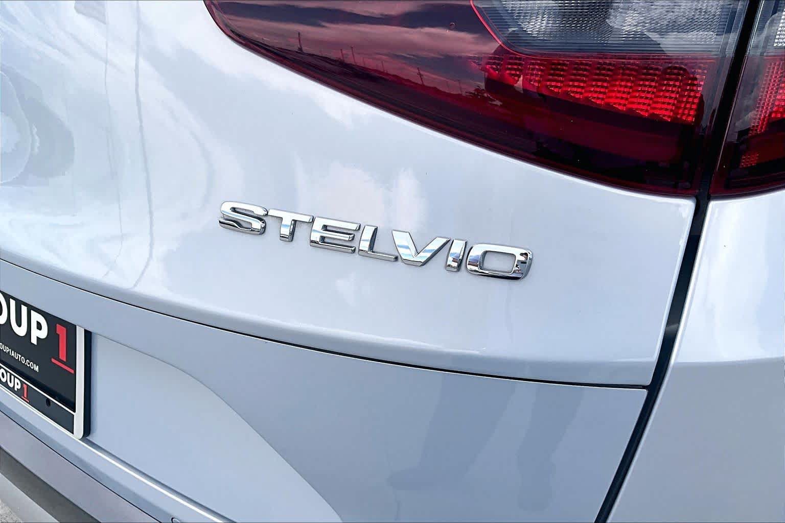 Used 2022 Alfa Romeo Stelvio Ti AWD/4WD image 9