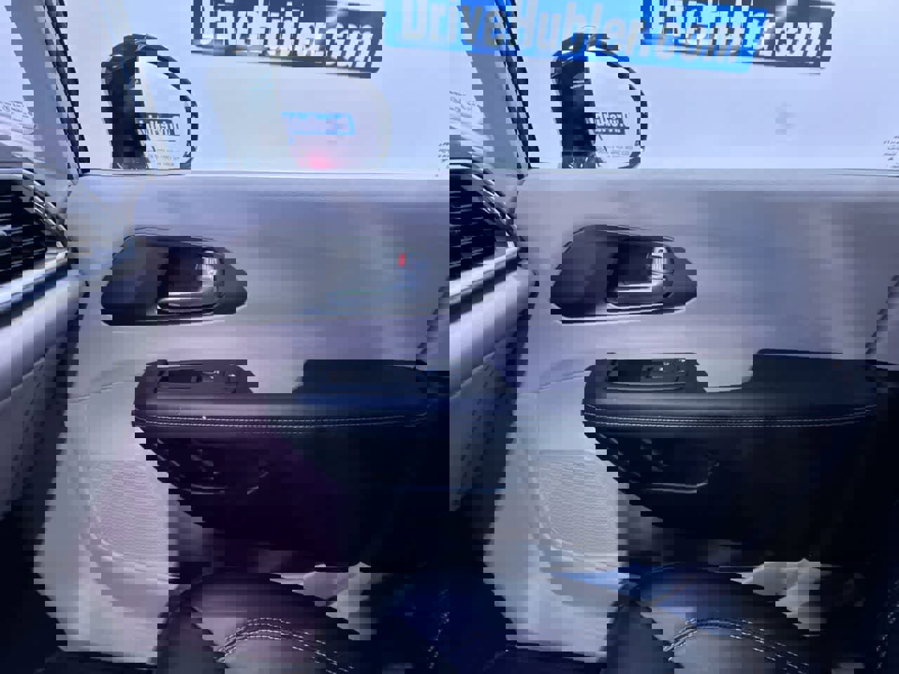 Used 2024 Chrysler Pacifica Touring-L image 36