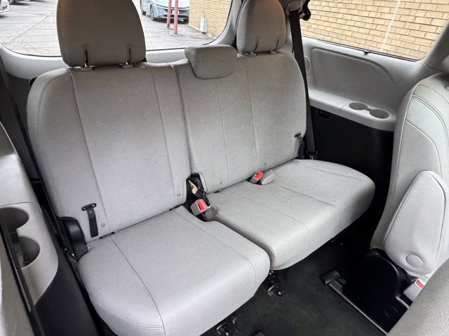Used 2019 Toyota Sienna Limited Premium image 15