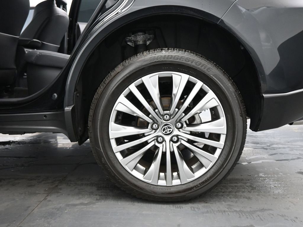 Used 2024 Toyota Venza Limited image 22