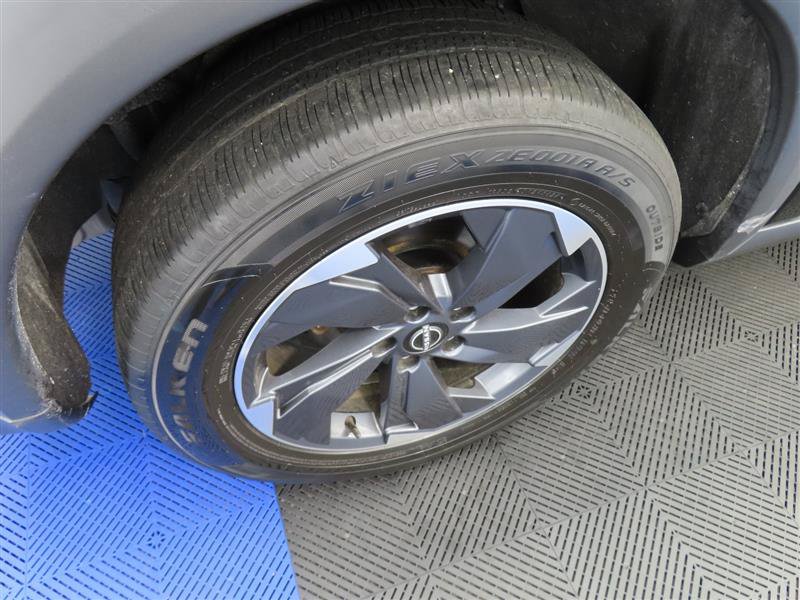 Used 2024 Nissan Rogue SV FWD image 8