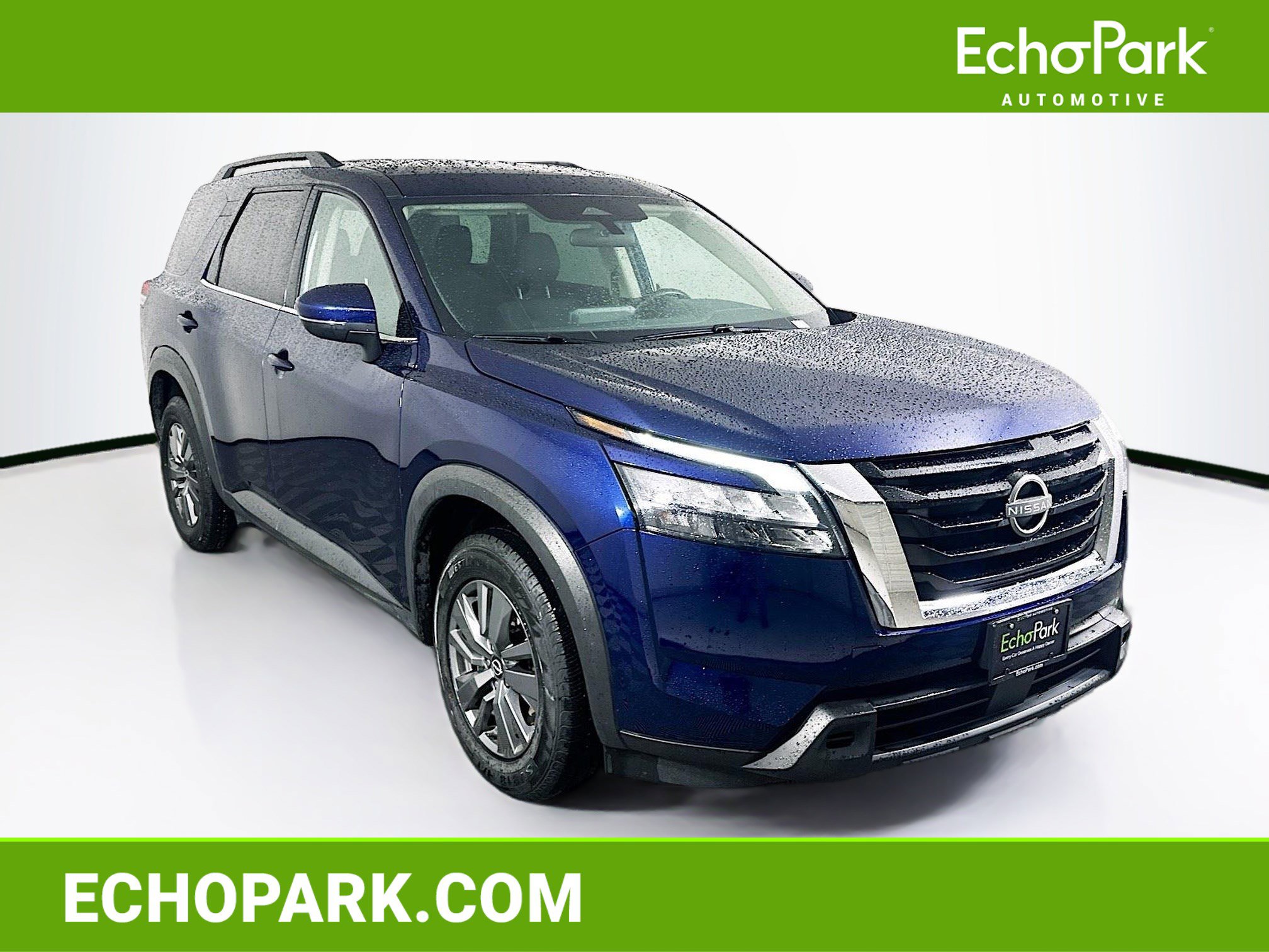 Used 2025 Nissan Pathfinder SV image 1