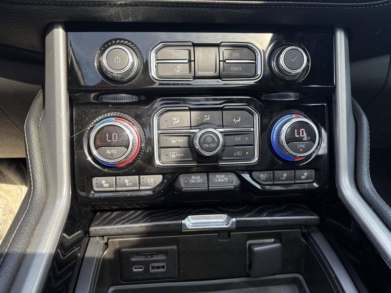 Used 2021 GMC Yukon Denali w/ Denali Ultimate Package AWD/4WD image 31