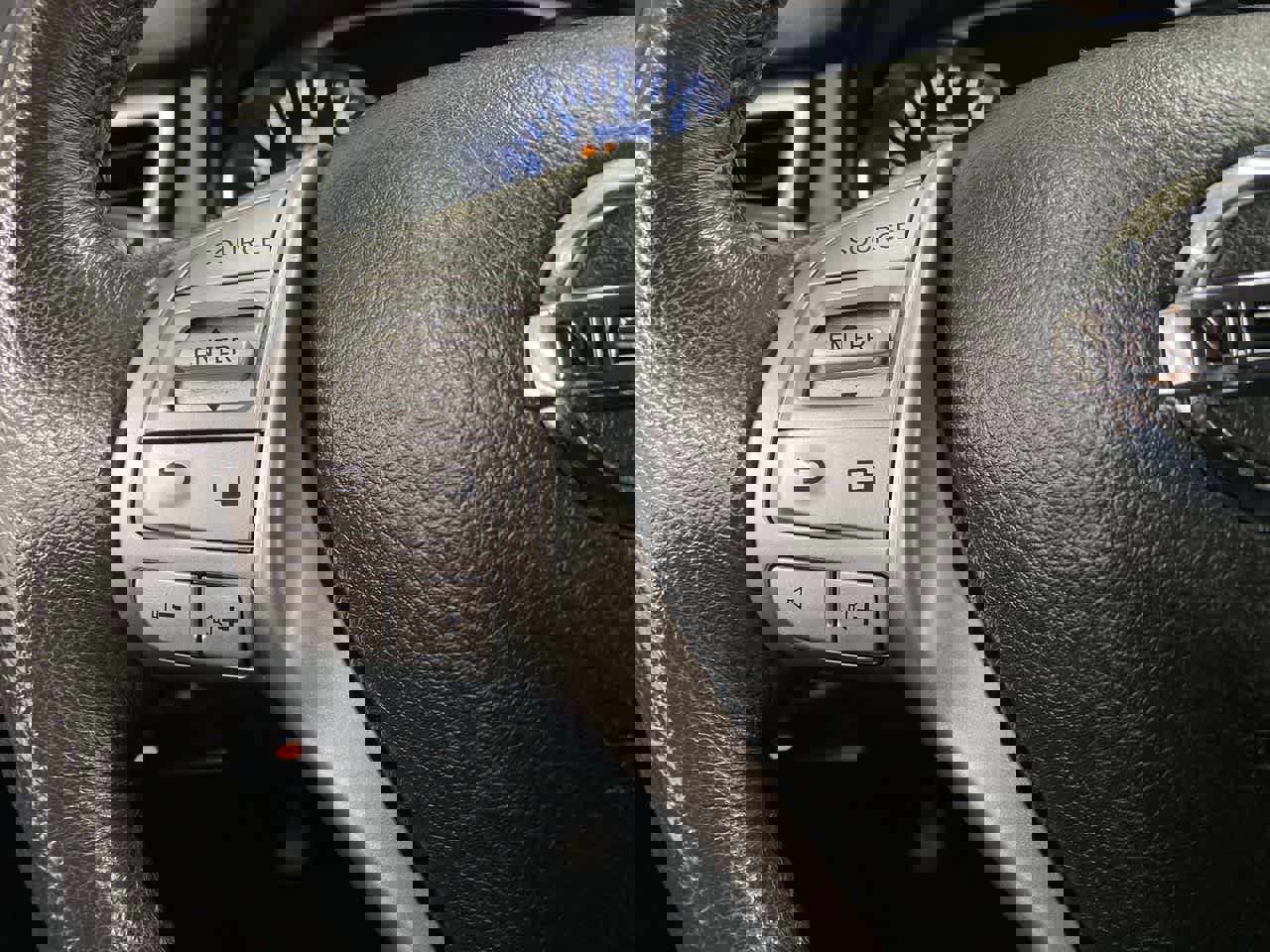 Used 2016 Nissan Rogue SL w/ SL Premium Package image 22