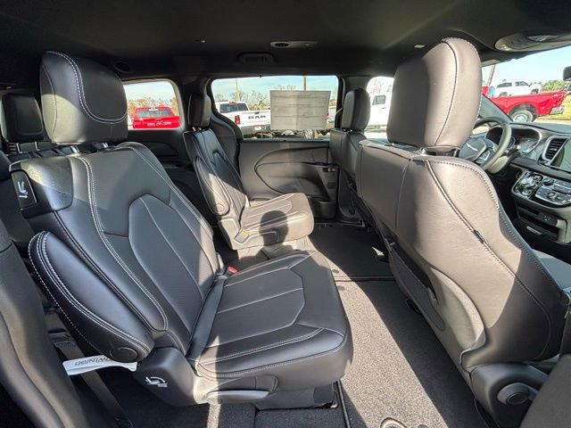 New 2026 Chrysler Voyager LX image 8