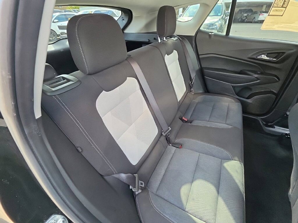 Used 2025 Chevrolet Trax LS w/ LS Convenience Package FWD image 25