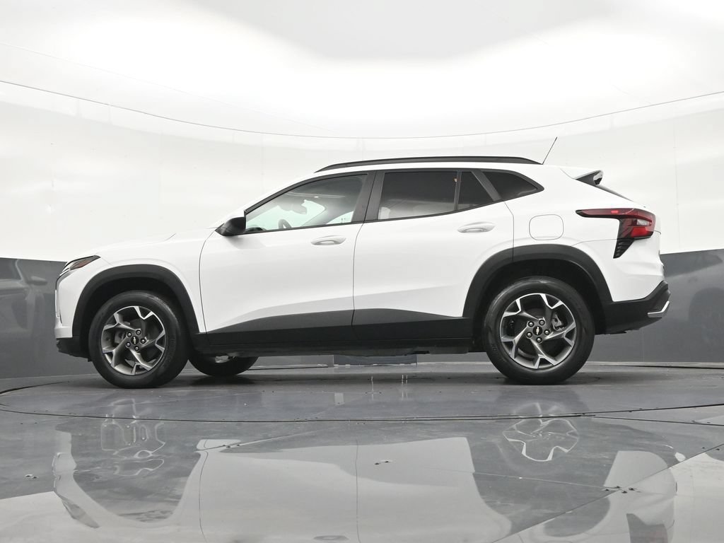 Used 2024 Chevrolet Trax LT FWD image 27
