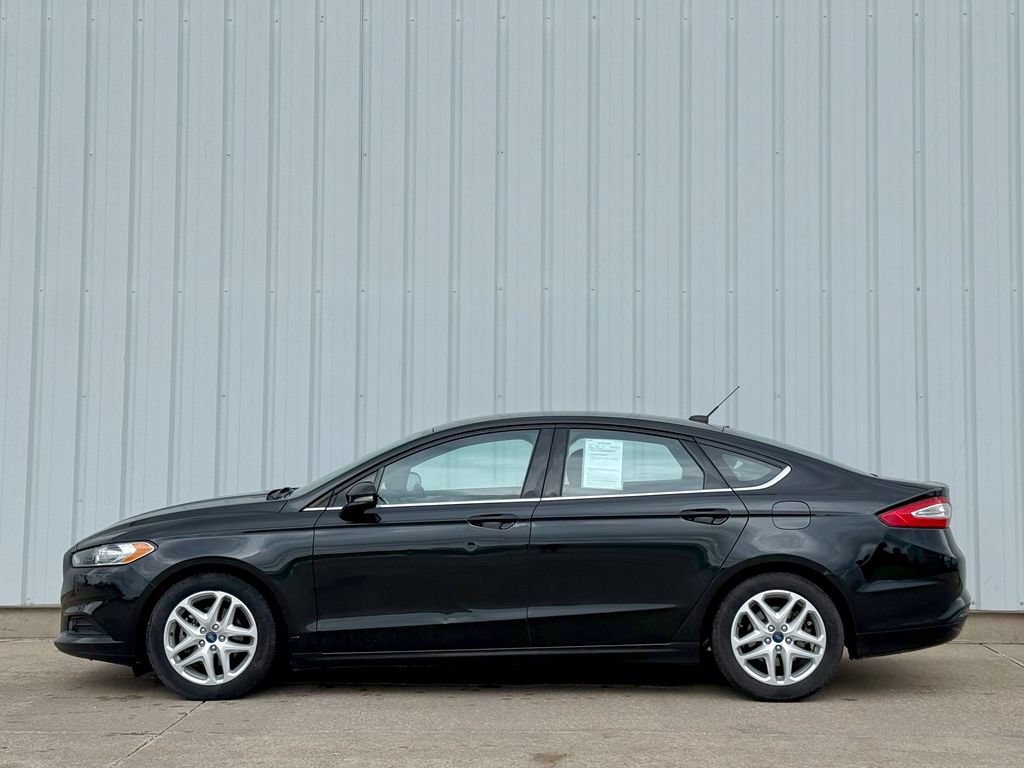 Used 2015 Ford Fusion SE FWD image 3