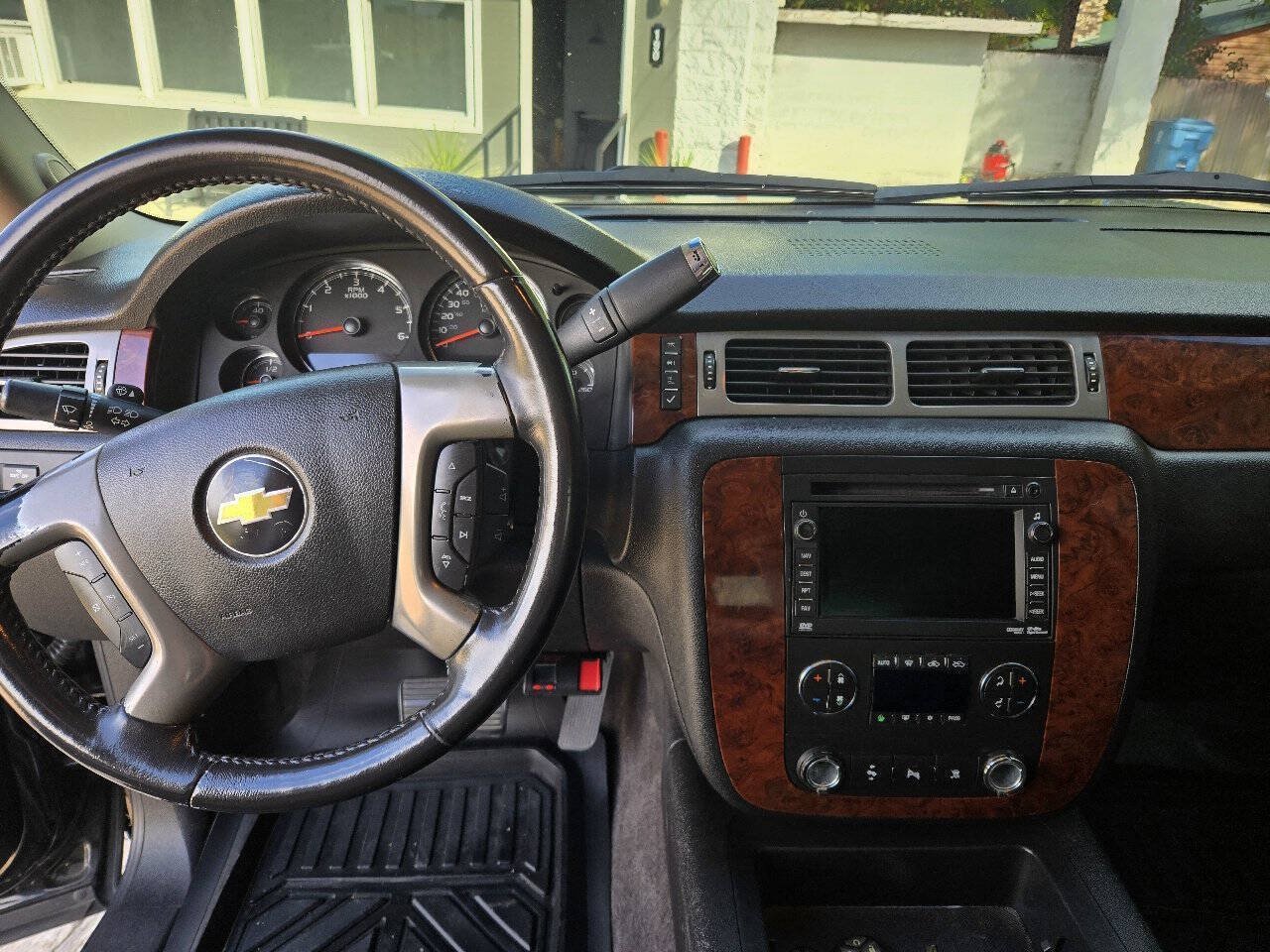Used 2010 Chevrolet Avalanche LTZ AWD/4WD image 11