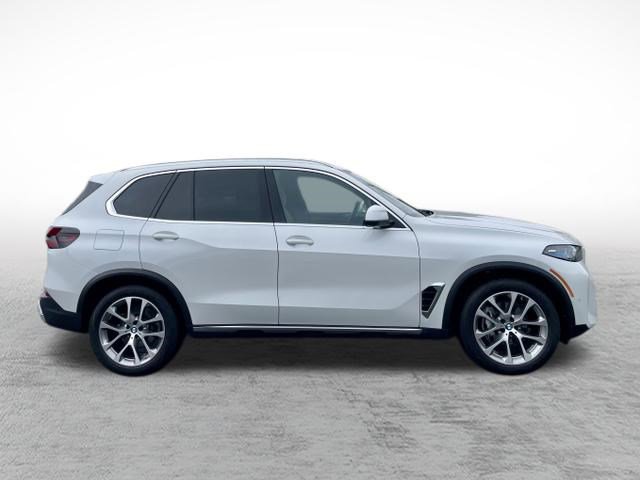 Used 2024 BMW X5 xDrive40i w/ Premium Package AWD/4WD image 4